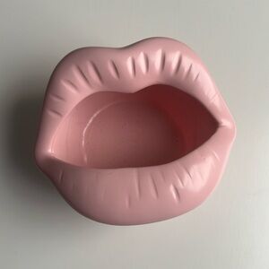 LIPS DECOR